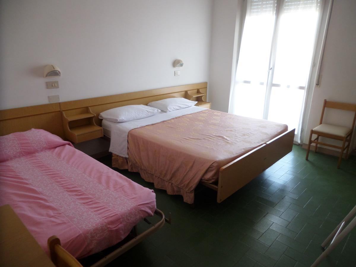 Hotel Savini Rimini Szoba fotó