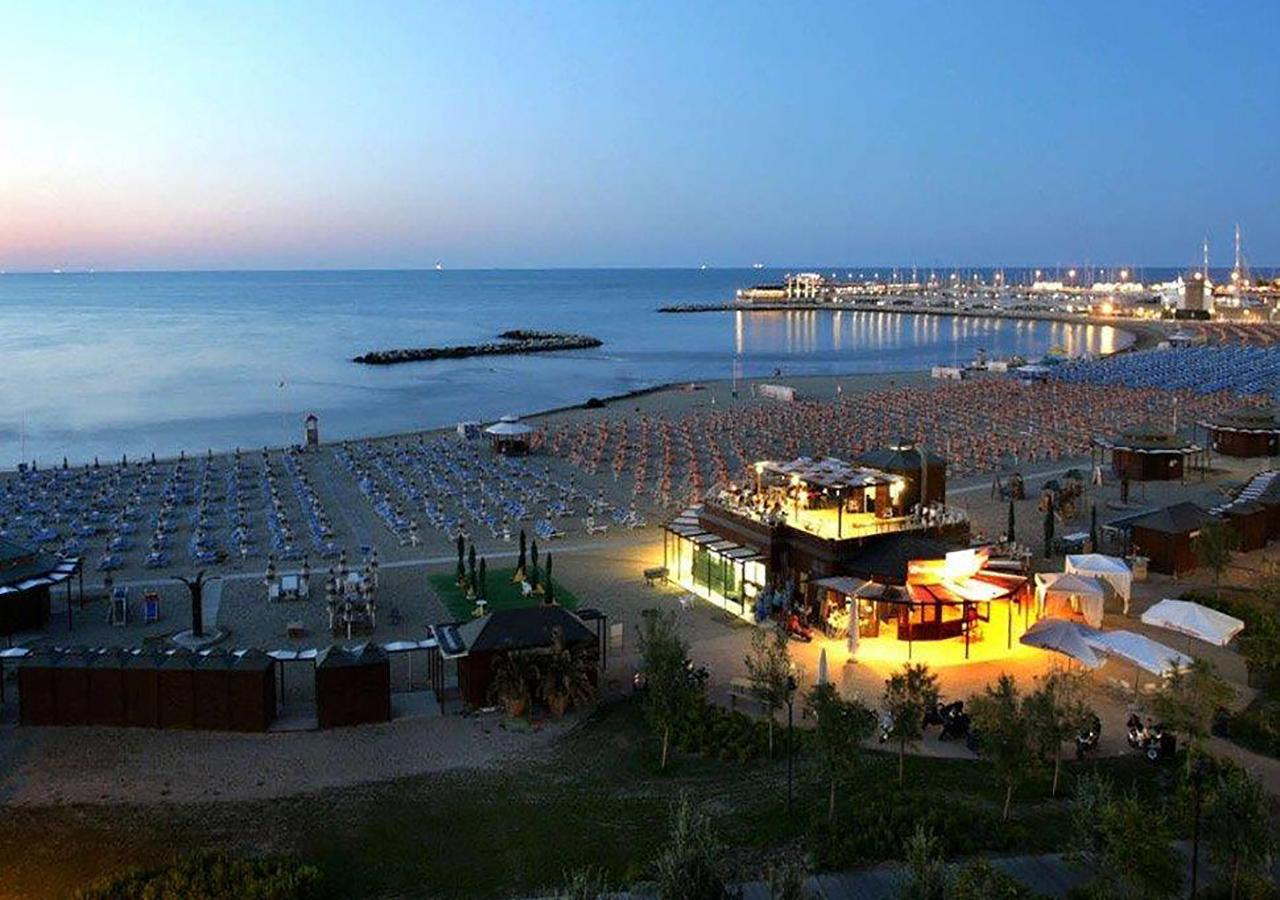 Hotel Savini Rimini Kültér fotó